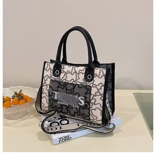 Autumn and winter new large-capacity women's bag personality design pattern stitching popular letter tote crossbody bag hand-commuting