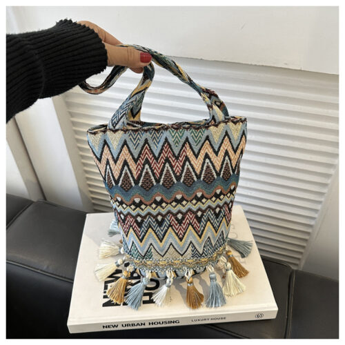 Ethnic style tassel fashion handbag small square bag bucket bag 2023 new ins versatile shoulder bag popular women's bag - Image 3