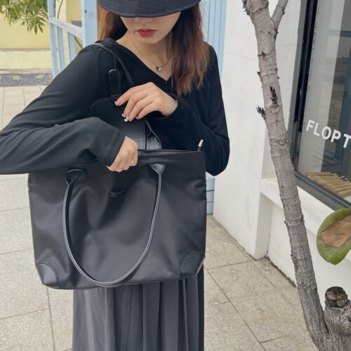 Factory large capacity bag women's morning eight commuting practical lightweight nylon tote bag versatile dumpling bag shoulder bag tide - Image 5