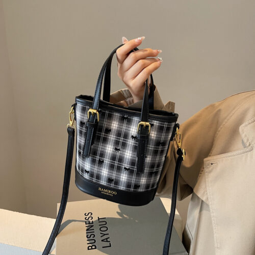 This year's popular niche polka dot bag women's 2025 new fashion and versatile crossbody bag super hot portable bucket bag - Image 3