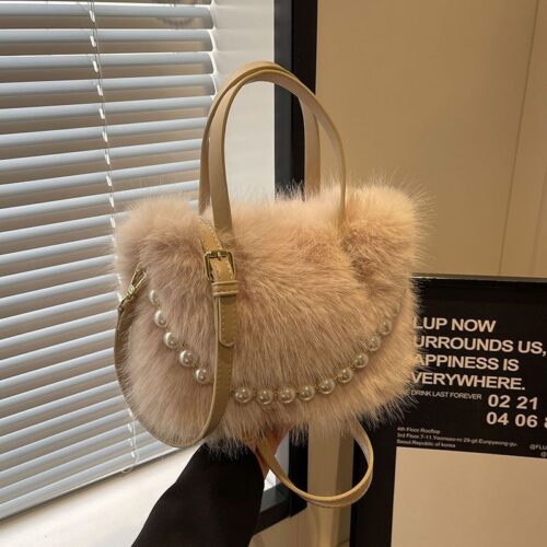 Winter new plush bag fashion trend ladies handbag, large-capacity foreign plush bag, women's one piece of delivery