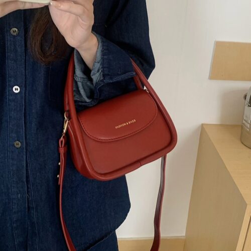 Versatile ins crossbody bag bag women's 2025 new fashion niche armpit bag handheld wedding bag red bag tide