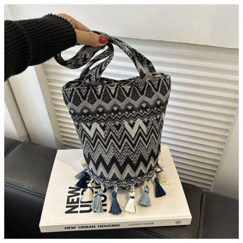 Ethnic style tassel fashion handbag small square bag bucket bag 2023 new ins versatile shoulder bag popular women's bag - Image 2