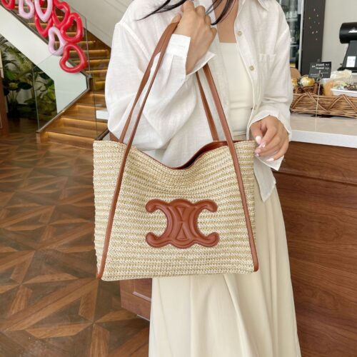 Large capacity tote bag women's 2024 summer seaside vacation style fashion straw versatile temperament shoulder bag is popular