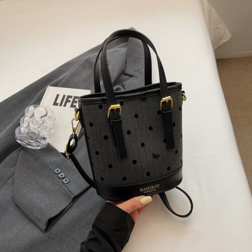 This year's popular niche polka dot bag women's 2025 new fashion and versatile crossbody bag super hot portable bucket bag