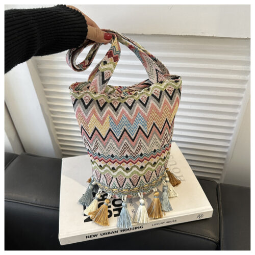 Ethnic style tassel fashion handbag small square bag bucket bag 2023 new ins versatile shoulder bag popular women's bag