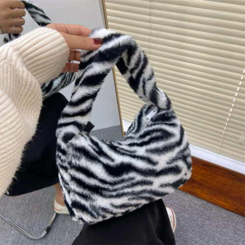 Leopard print plush fabric women's bag autumn and winter new fashion trend one shoulder underarm bag hand-held wool bag hand-carried bag - Image 3